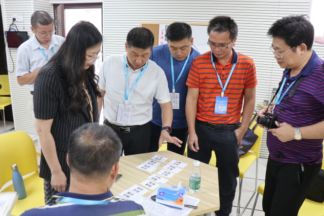 p17教師培訓中借助小工具互助式教學.jpg
